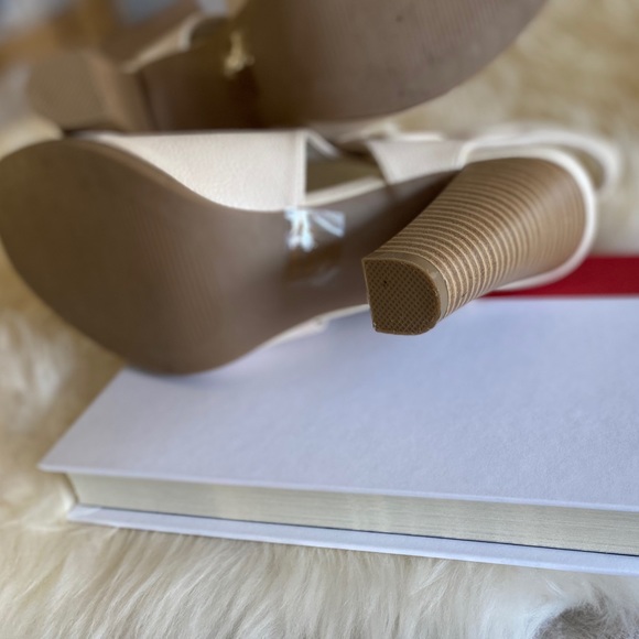 Wild Diva Lounge peep toe cream heels.3.75” US 7.5 - Picture 4 of 6